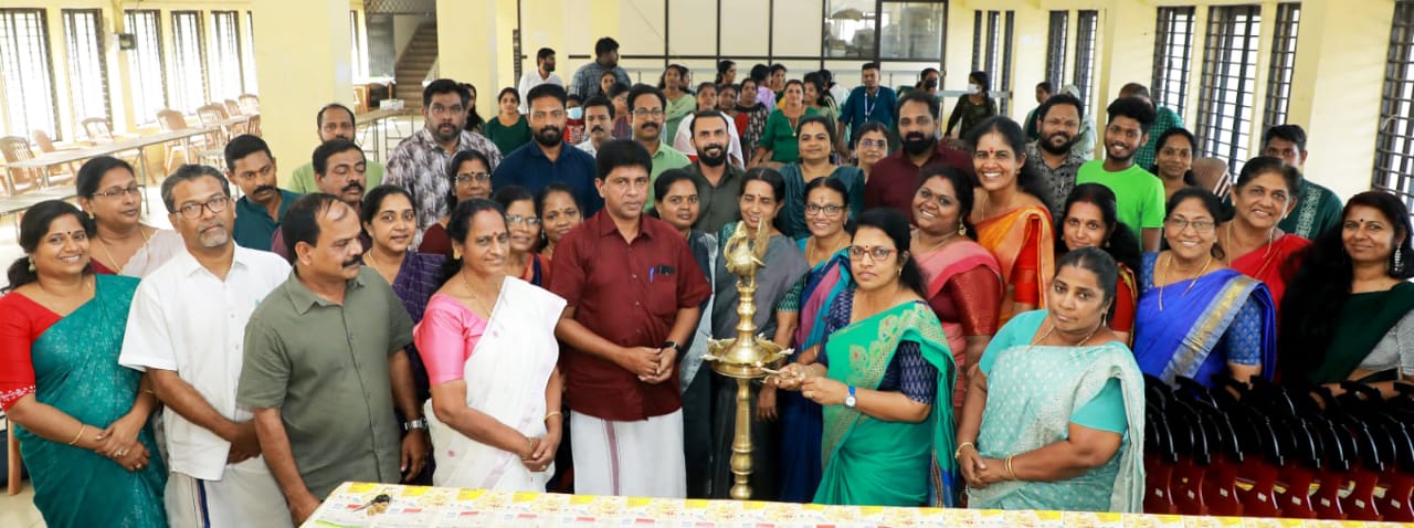 ചെങ്ങന്നൂര്‍ നഗരസഭയിലെ ജനപ്രതിനിധികള്‍ക്ക് സ്‌നേഹോഷ്മളമായ യാത്രയയപ്പ് നല്‍കി ജീവനക്കാര്‍ വ്യത്യസ്തരായി